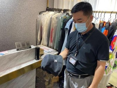南山四商家因銷售假冒LV、Gucci產品被立案調查，市場調查揭示仿冒品流通隱憂
